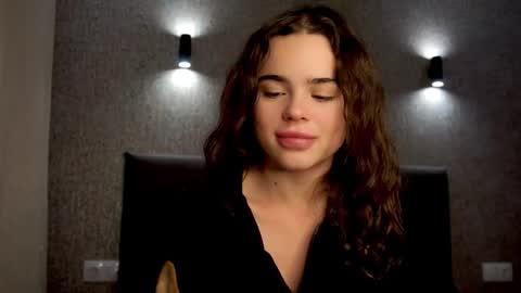 Linda online show from October 2025 01:40:02 PM