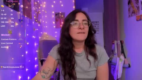 Giggles  online show from November 2025 09:35:02 PM