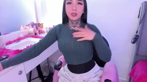 Lindaa maria  online show from December 2025 01:48:02 AM