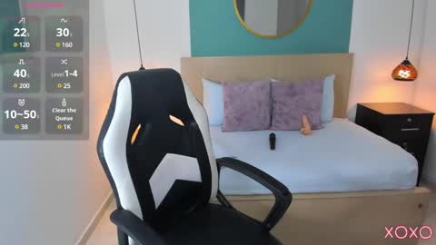 L I N D A online show from February 2025 01:58:01 AM