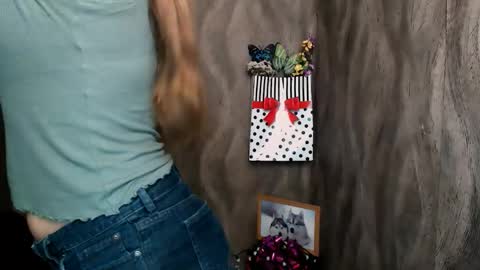 Snapshot of linda_s_ chatting on September 2025 09:14:02 AM Linda online show from September 2025 09:14:02 AM