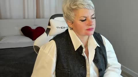 Snapshot of linda_zefir chatting on April 2026 01:21:01 AM Linda Zefir online show from April 2026 01:21:01 AM