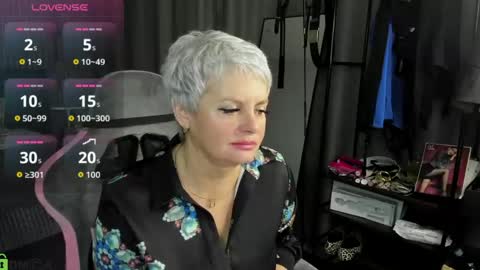 Snapshot of linda_zefir chatting on April 2026 01:42:02 AM Linda Zefir online show from April 2026 01:42:02 AM