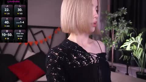 Snapshot of lindathacker chatting on September 2025 04:34:02 AM your Linda is back online show from September 2025 04:34:02 AM