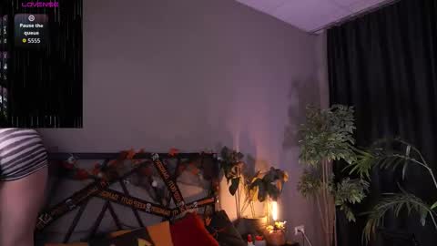 Snapshot of lindathacker chatting on October 2025 04:24:01 AM your Linda is back online show from October 2025 04:24:01 AM