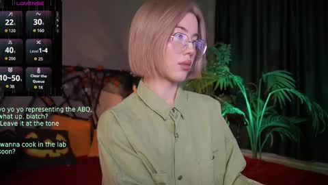 Snapshot of lindathacker chatting on October 2025 04:16:02 AM your Linda is back online show from October 2025 04:16:02 AM