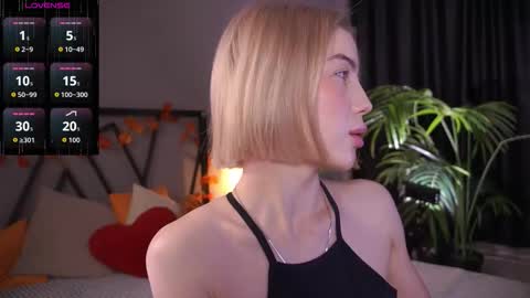 Snapshot of lindathacker chatting on November 2025 04:37:01 AM your Linda is back online show from November 2025 04:37:01 AM