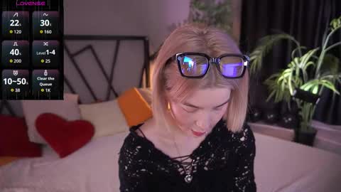 Snapshot of lindathacker chatting on December 2025 04:50:01 AM your Linda is back online show from December 2025 04:50:01 AM