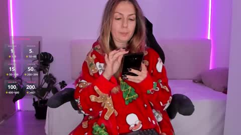 Linda  --  online show from November 2025 10:19:01 PM