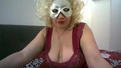 LindaXSmile online show from February 2025 01:00:01 AM