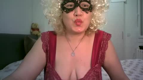 LindaXSmile online show from February 2025 06:48:01 PM