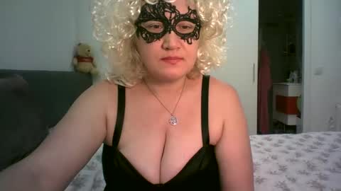 LindaXSmile online show from February 2025 07:41:01 PM