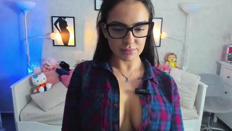 Alexandra online show from October 2025 11:51:02 AM