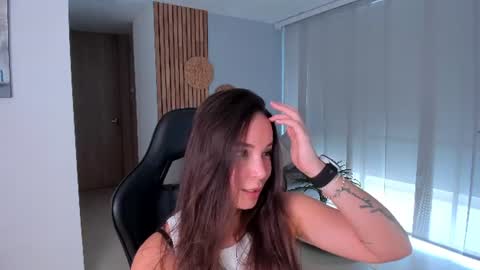 Snapshot of lindseyhallx chatting on August 2026 09:17:02 PM call me annie online show from August 2026 09:17:02 PM
