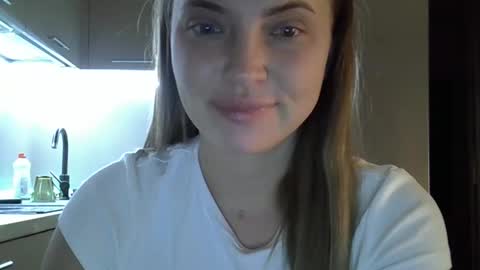 Snapshot of lindsisecret chatting on October 2025 10:58:01 PM Anna online show from October 2025 10:58:01 PM