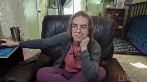 Snapshot of linzy19 chatting on December 2024 05:33:02 PM Linzy19 online show from December 2024 05:33:02 PM