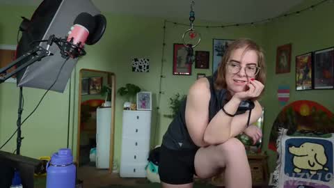 Snapshot of linzy19 chatting on February 2025 08:14:02 PM Linzy19 online show from February 2025 08:14:02 PM