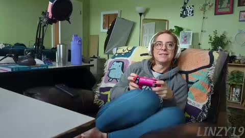 Snapshot of linzy19 chatting on February 2025 06:04:02 PM Linzy19 online show from February 2025 06:04:02 PM