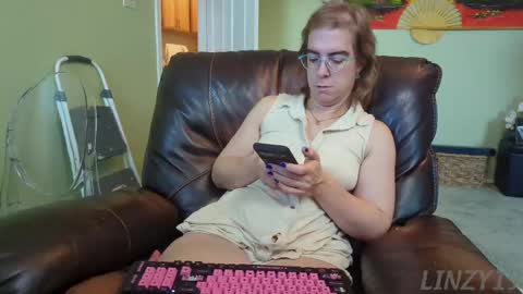 Snapshot of linzy19 chatting on September 2025 01:33:02 PM Linzy19 online show from September 2025 01:33:02 PM