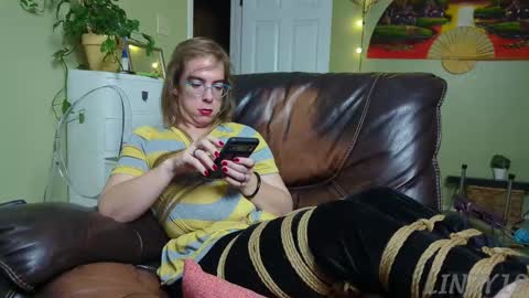 Snapshot of linzy19 chatting on September 2025 03:49:01 AM Linzy19 online show from September 2025 03:49:01 AM