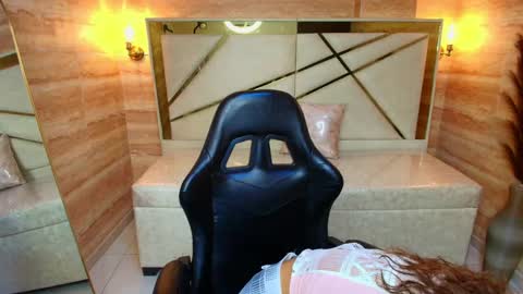 Lirianne online show from November 2025 07:57:02 PM