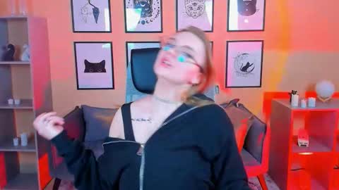 Snapshot of lisa_mitchel chatting on October 2025 06:32:01 AM Lisa online show from October 2025 06:32:01 AM