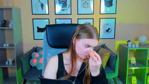 Snapshot of lisa_mitchel chatting on October 2025 02:19:01 AM Lisa online show from October 2025 02:19:01 AM