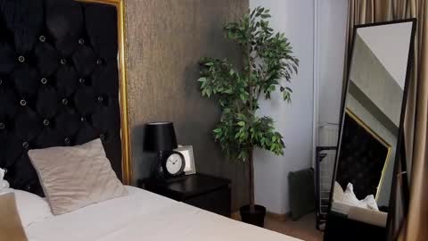 lisacroft online show from March 2025 07:59:02 PM