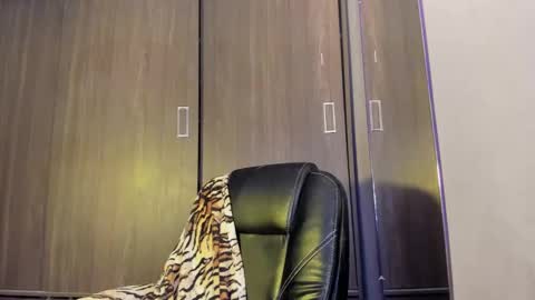 lisainthesky online show from February 2025 08:31:01 PM