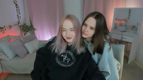Snapshot of lisaluve chatting on April 2026 06:45:01 PM Lisa blonde Alisa brunette online show from April 2026 06:45:01 PM