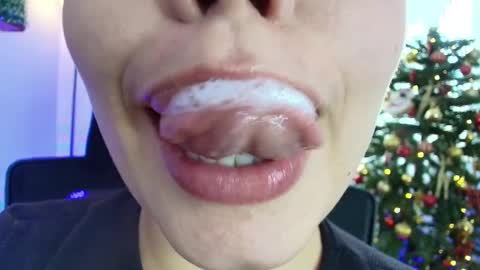 Lisbet online show from December 2024 06:45:01 PM