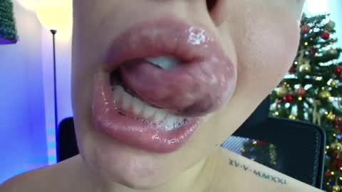 Lisbet online show from December 2024 06:42:02 PM