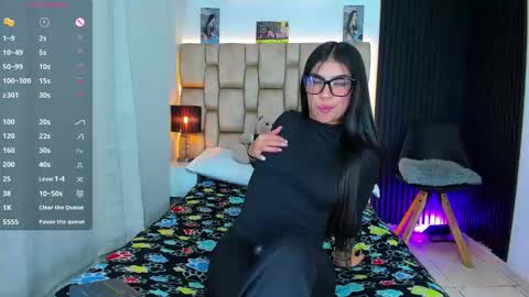 Snapshot of little__sophie18 chatting on November 2025 09:31:02 PM Sophie ---- connected from 1400 to 2100 Colombia time online show from November 2025 09:31:02 PM