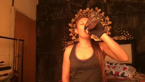 Snapshot of little_devil_diablita90 chatting on May 2026 09:31:02 PM Diablita online show from May 2026 09:31:02 PM