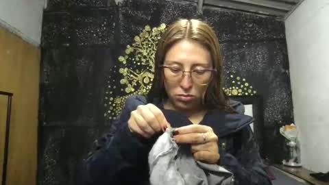Snapshot of little_devil_diablita90 chatting on May 2026 10:50:01 PM Diablita online show from May 2026 10:50:01 PM