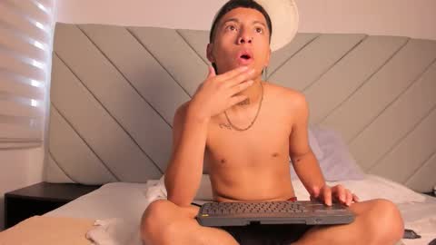 little_kris1 online show from October 2025 12:16:01 PM