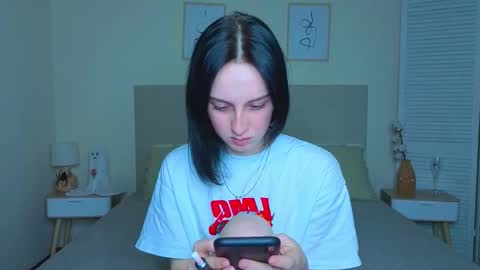 little_mollee online show from November 2025 04:28:01 PM