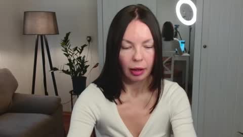 Nicole online show from November 2025 12:05:02 PM