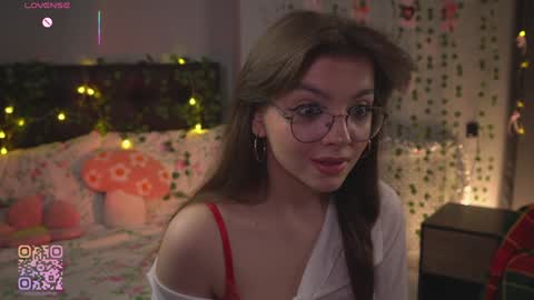 Snapshot of little_poetry chatting on February 2026 07:23:02 PM Kiki online show from February 2026 07:23:02 PM