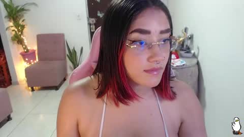 Snapshot of littleangelx_m chatting on February 2025 11:48:01 PM Daniela online show from February 2025 11:48:01 PM