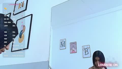 Snapshot of littlee_emilyy_ chatting on December 2024 12:03:01 PM Emily  online show from December 2024 12:03:01 PM