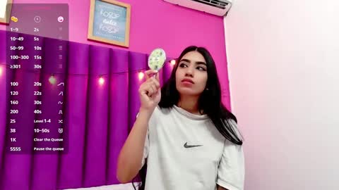 Snapshot of littlee_emilyy_ chatting on February 2025 06:06:02 AM Emily  online show from February 2025 06:06:02 AM