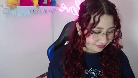 Snapshot of littlee_red chatting on November 2025 08:40:01 PM Angel online show from November 2025 08:40:01 PM