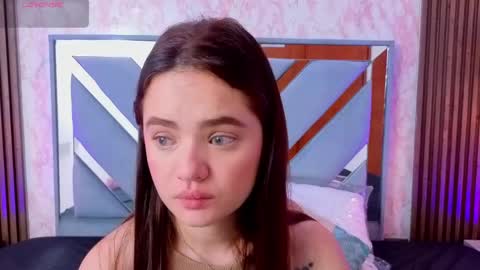 Snapshot of littleesara18 chatting on May 2026 11:18:02 AM Sara online show from May 2026 11:18:02 AM