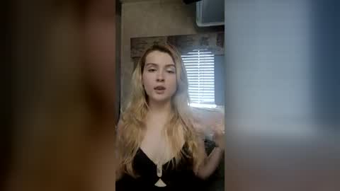 Snapshot of littlefoot2002 chatting on June 2026 10:52:01 PM littlefoot2002 online show from June 2026 10:52:01 PM