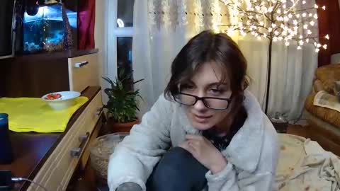 littlehappines online show from October 2025 04:46:01 PM