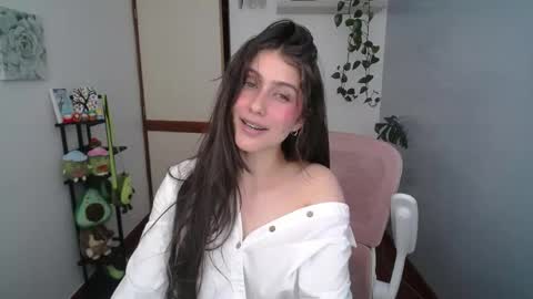 Snapshot of littlelaksmi chatting on April 2026 10:11:02 PM Laksmi online show from April 2026 10:11:02 PM