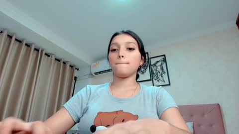 Snapshot of littlemolly_pregnant chatting on March 2025 09:05:02 PM Sarahs Room online show from March 2025 09:05:02 PM