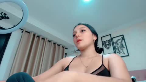 Snapshot of littlemolly_pregnant chatting on March 2025 05:02:01 AM Sarahs Room online show from March 2025 05:02:01 AM