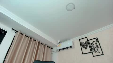 Snapshot of littlemolly_pregnant chatting on October 2025 09:48:02 PM Sarahs Room online show from October 2025 09:48:02 PM